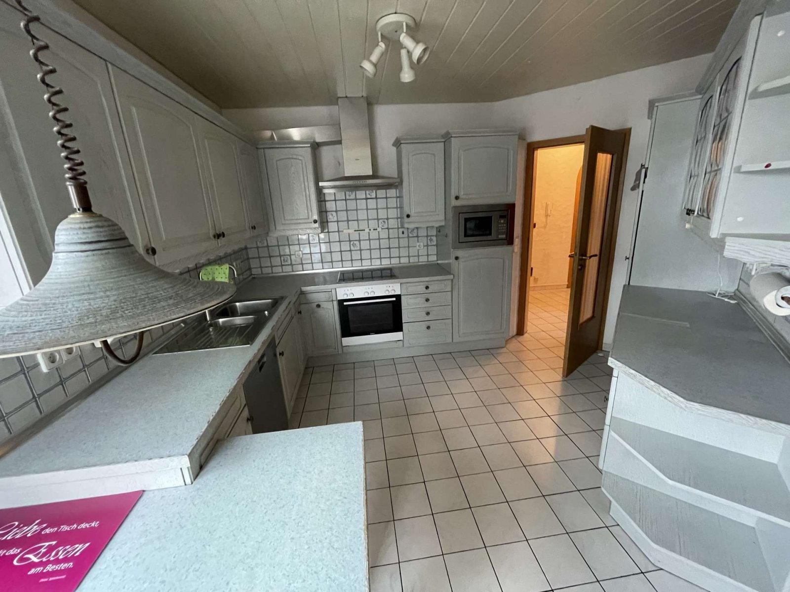 Große EG Wohnung mit eigenem Garten