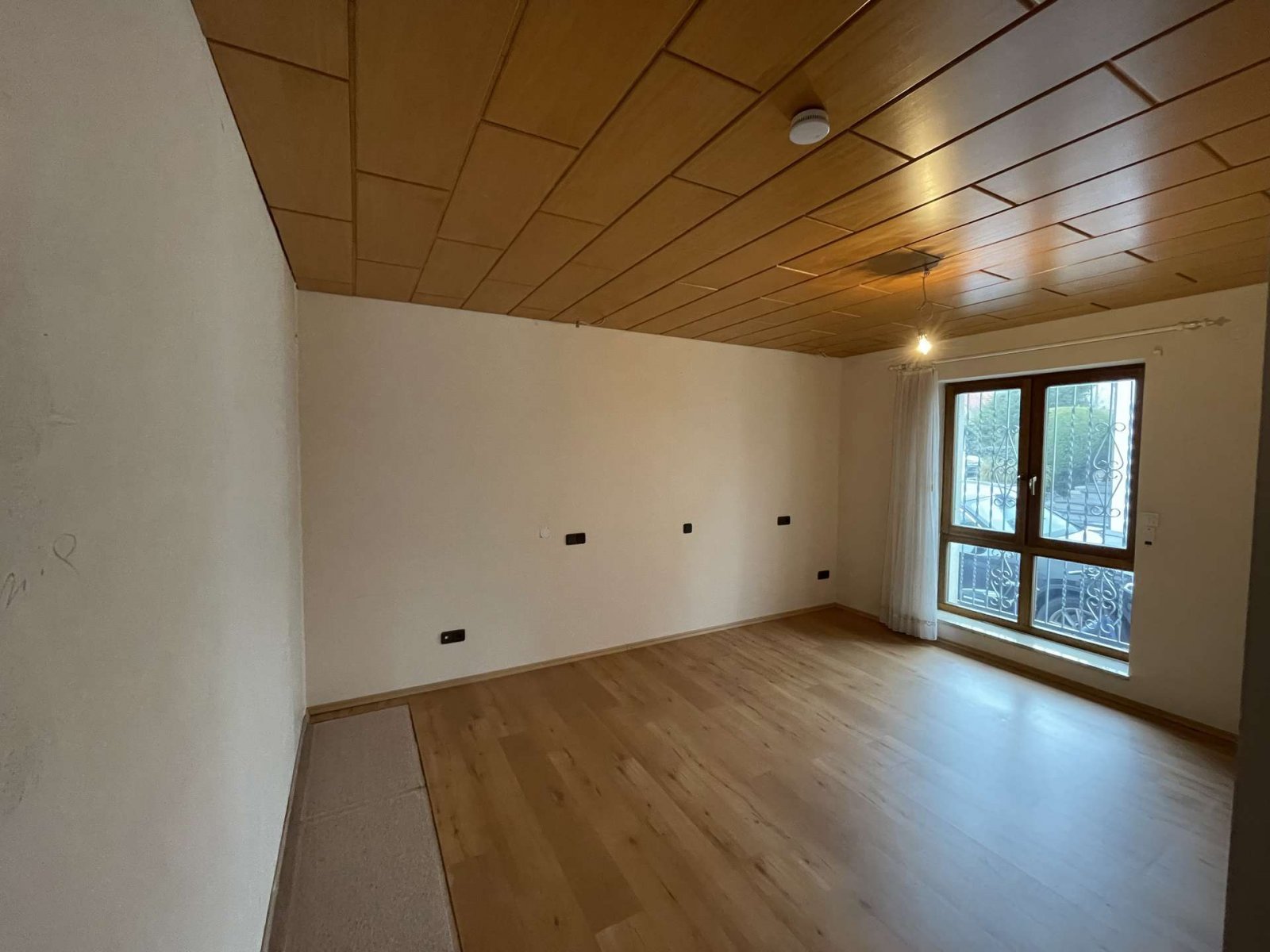 Große EG Wohnung mit eigenem Garten