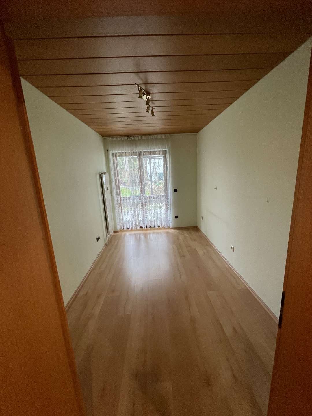 Große EG Wohnung mit eigenem Garten