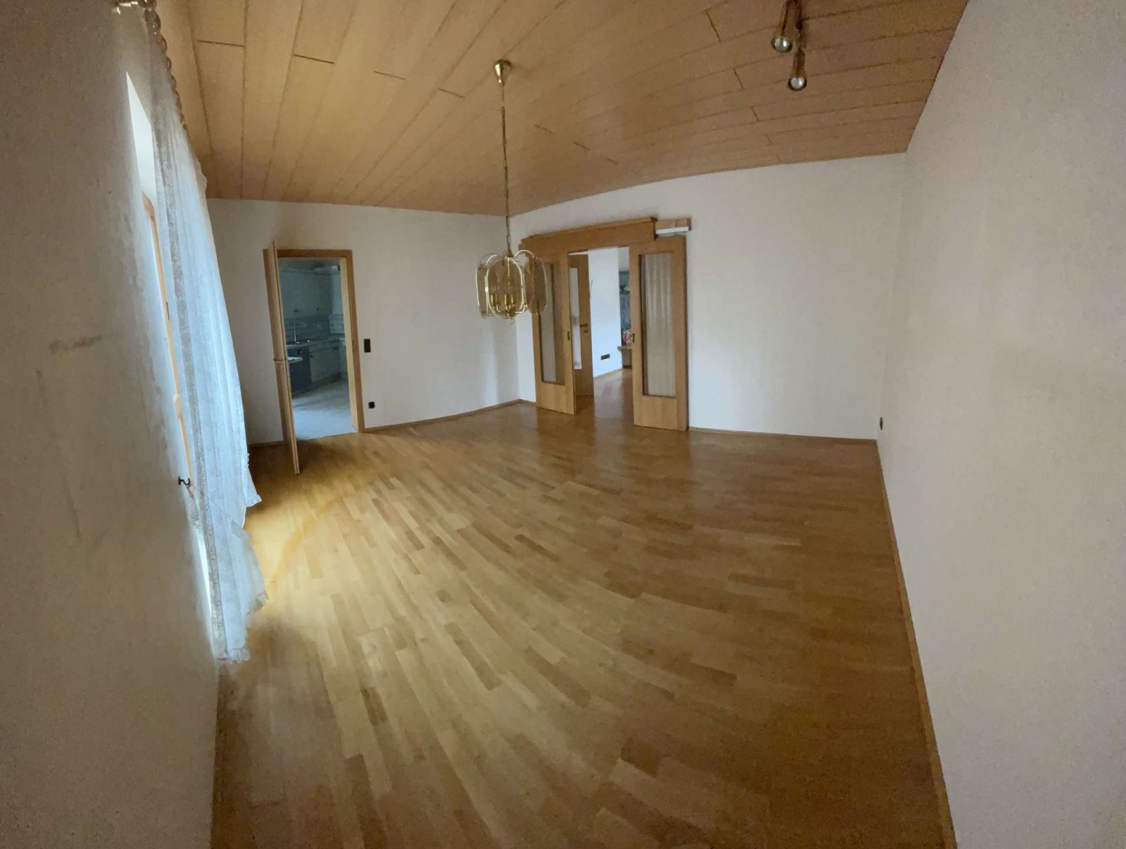 E09 Eßzimmer (Panoramabild) E09 Eßzimmer (Panoramabild)