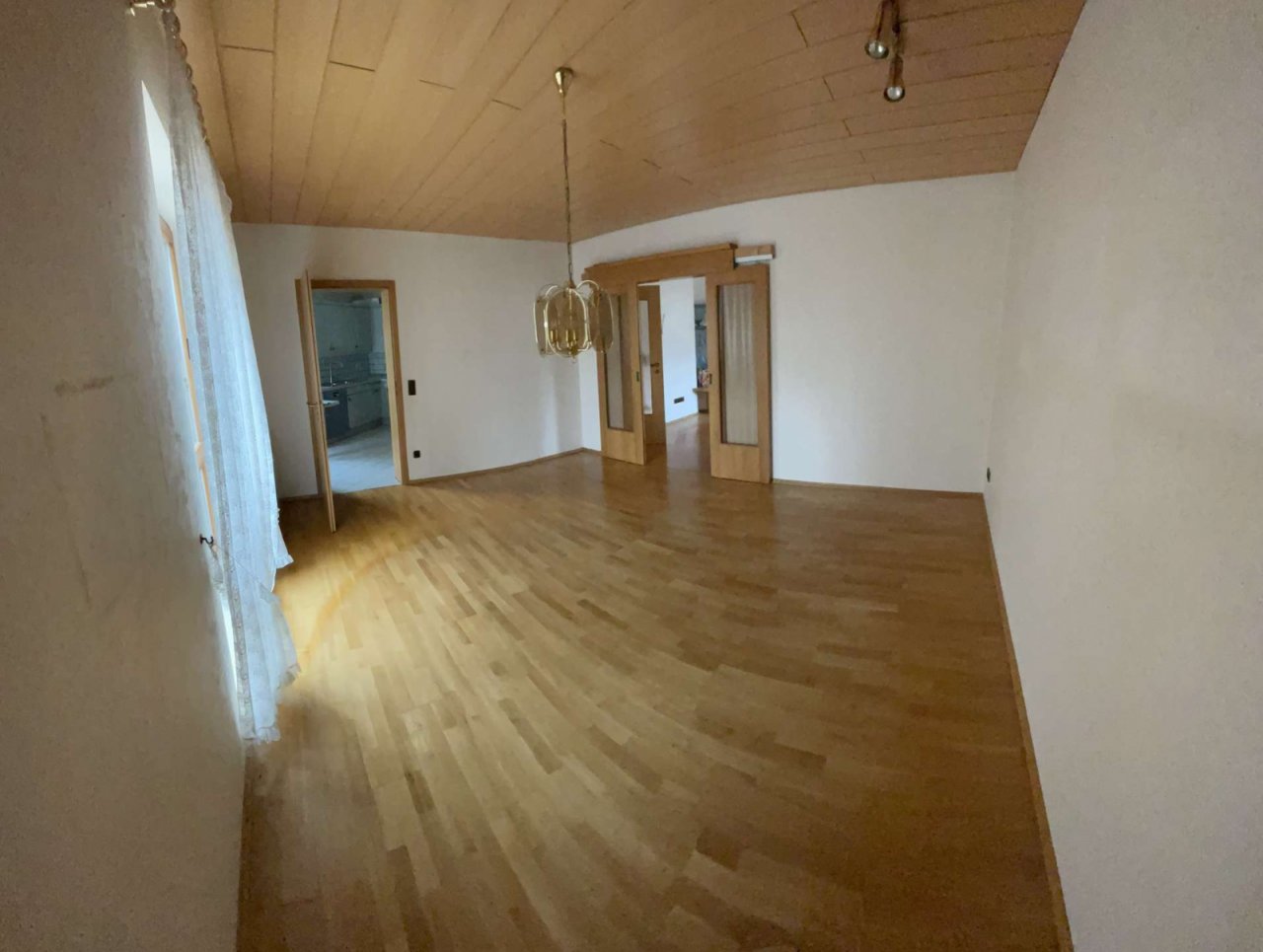 E09 Eßzimmer (Panoramabild) E09 Eßzimmer (Panoramabild)