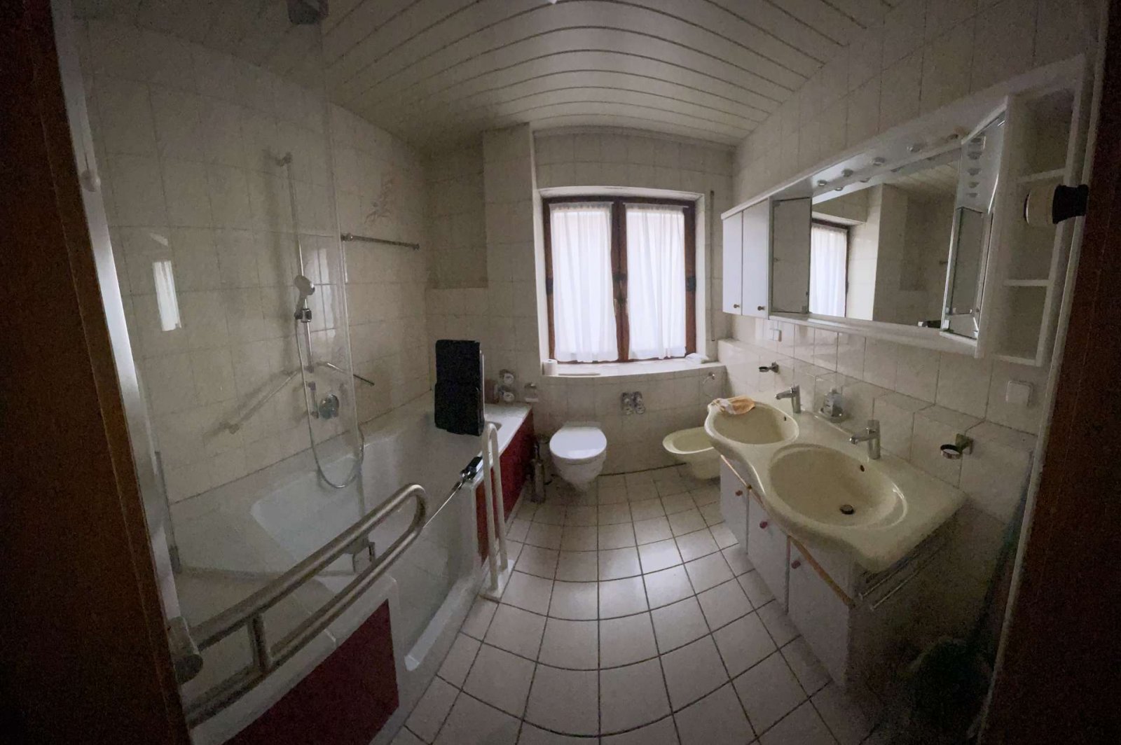 E12 Bad (Panoramabild) E12 Bad (Panoramabild)
