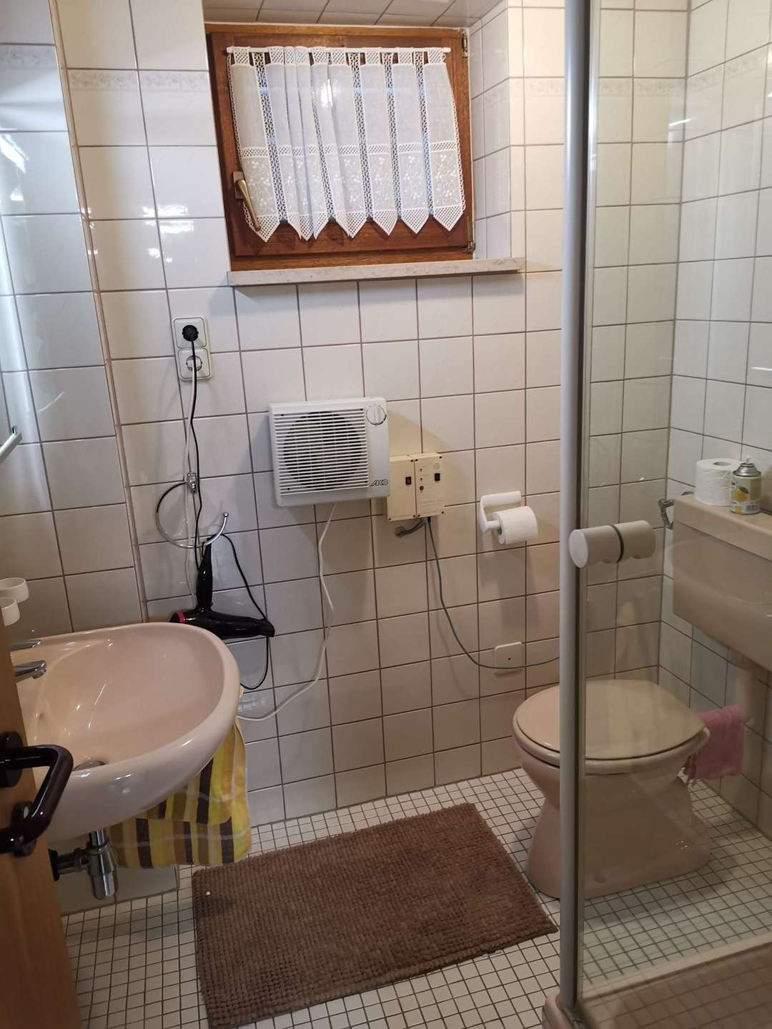 E25 Gemeinsch.BadWC im Keller E25 Gemeinsch.BadWC im Keller