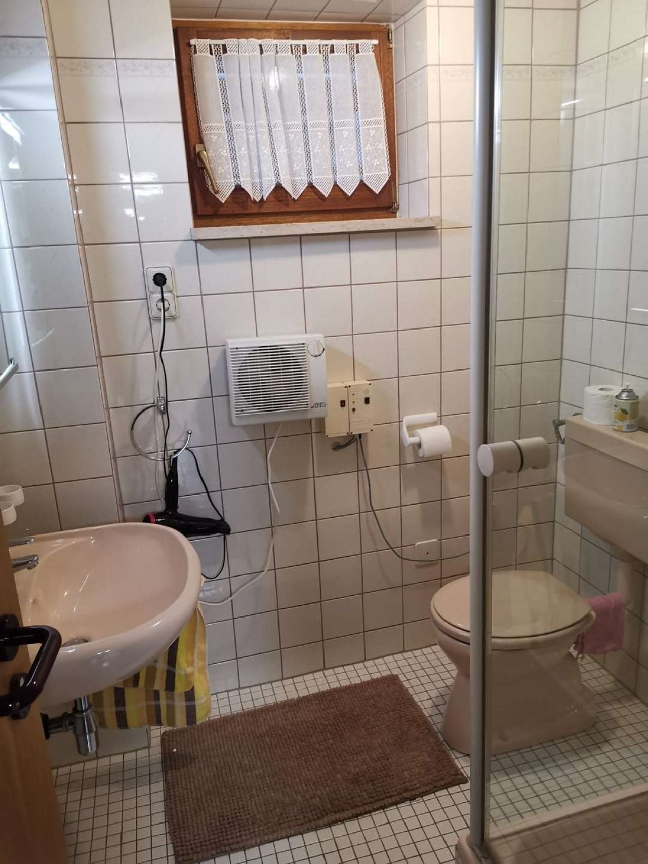 E25 Gemeinsch.BadWC im Keller E25 Gemeinsch.BadWC im Keller