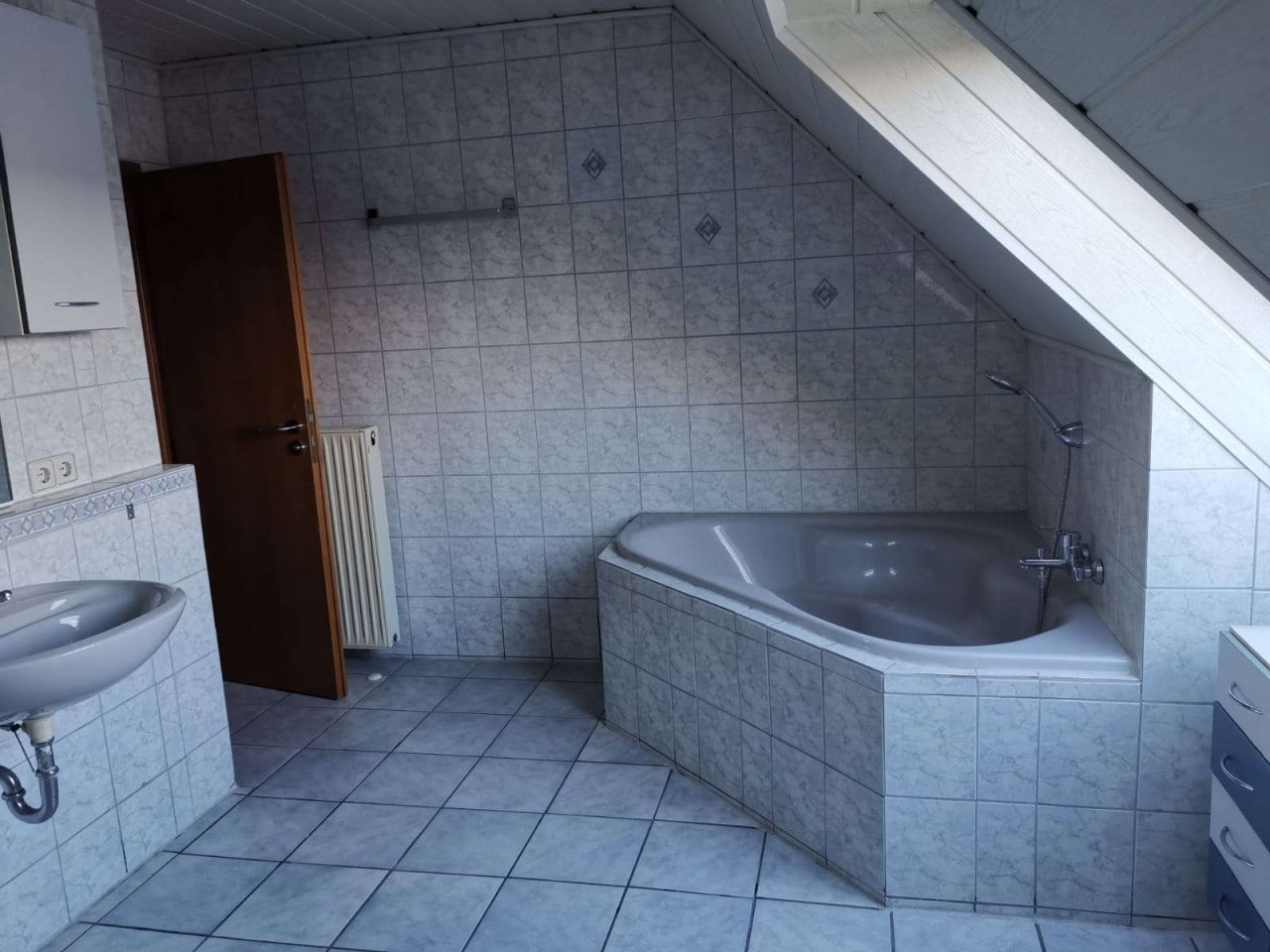 Bad mit Eckbadewanne Bad mit Eckbadewanne